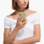Złote etui Swarovski High do iPhone X i XS w dłoni modelki