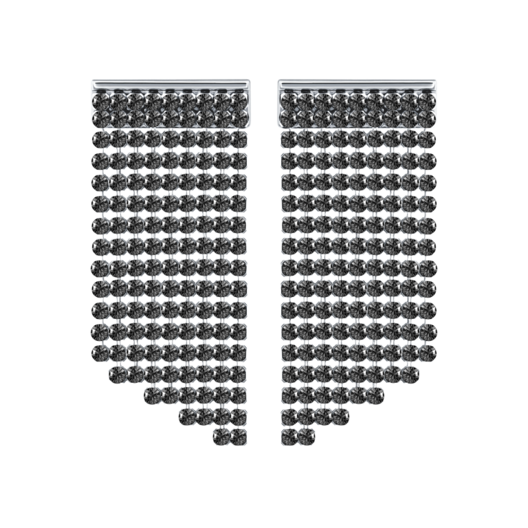 Para grafitowych wiszących kolczyków SWAROVSKI Fit ułożona symetrycznie na czarnym tle