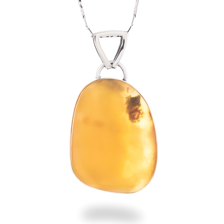 Srebrna zawieszka z dużym nieregularnym bursztynem – pełny widok
