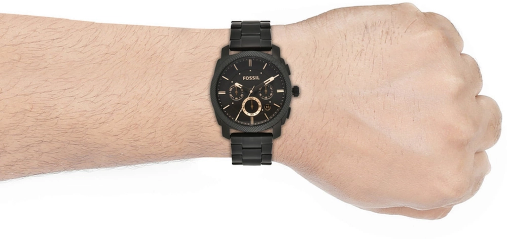 Czarny zegarek FOSSIL Machine Mid-Size Chronograph na męskim nadgarstku